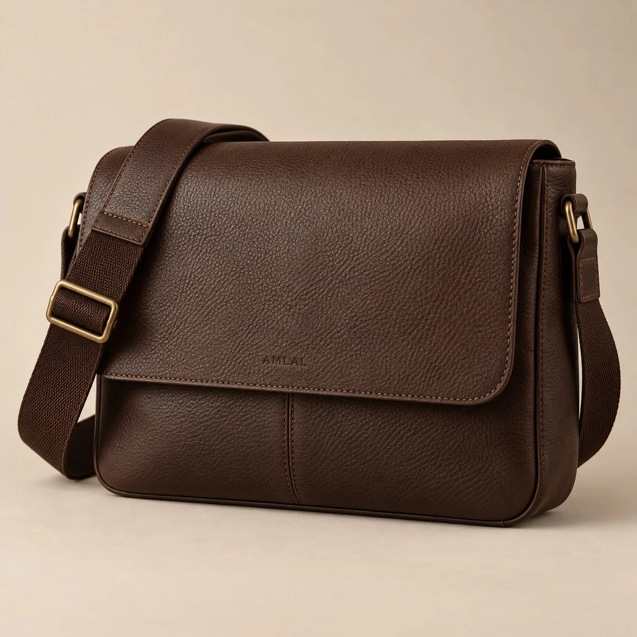 Everyday Leather Messenger in Chocolate